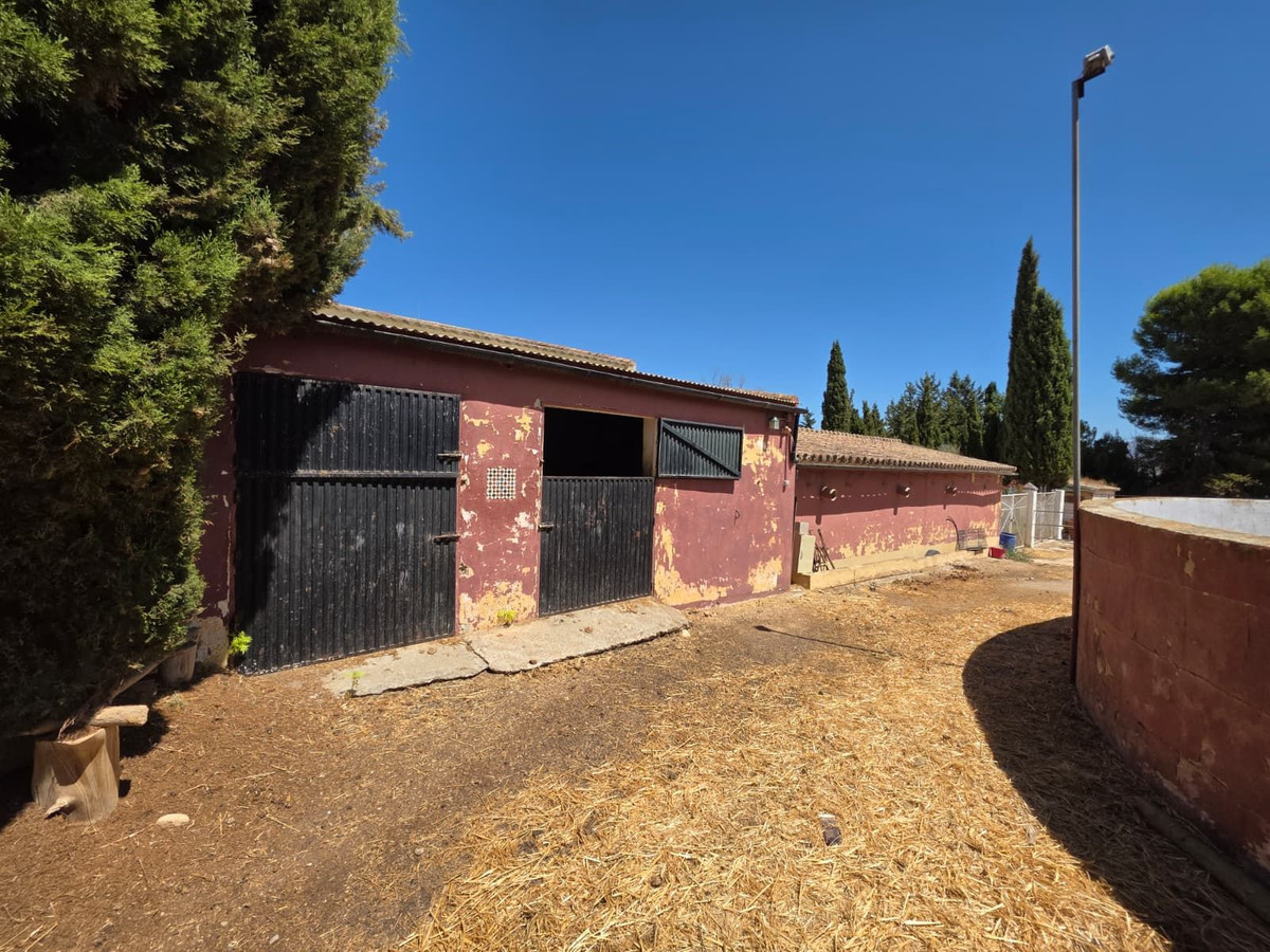 8 Bedroom Country house in Antequera - Photo 33