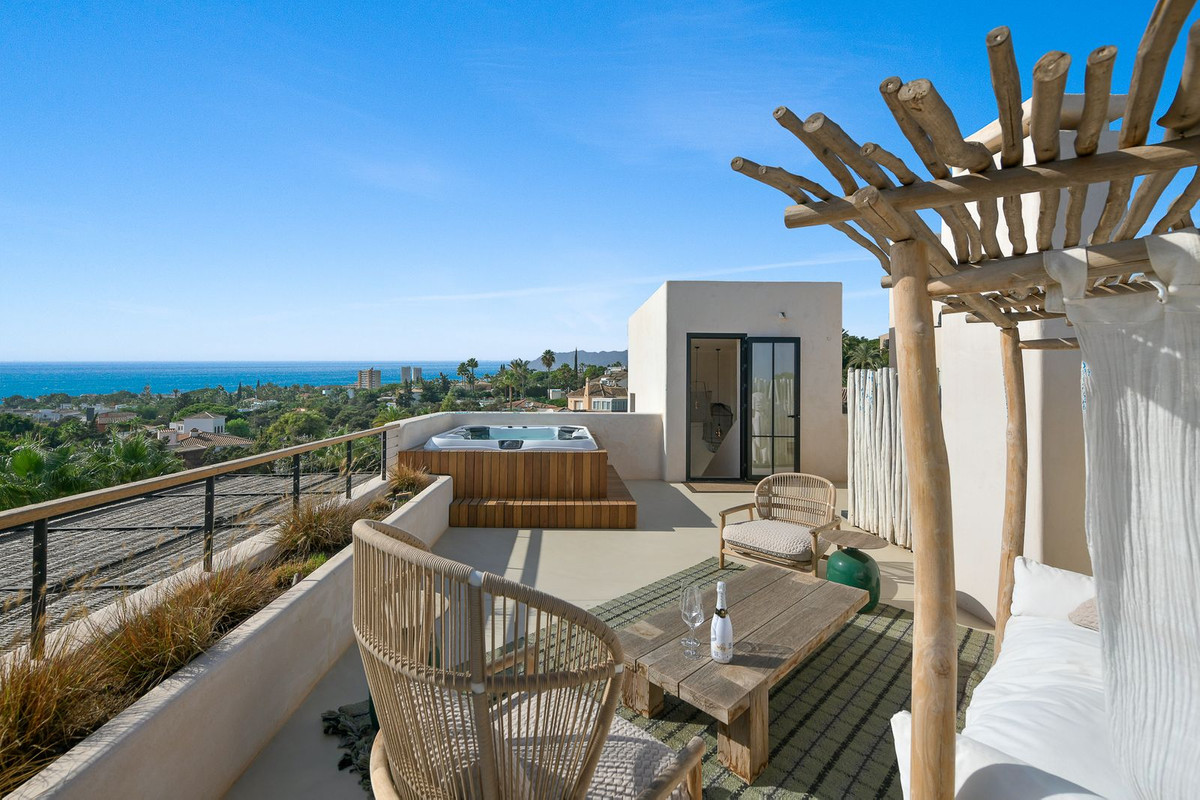 4 Bedroom Villa in Marbella - Photo 6