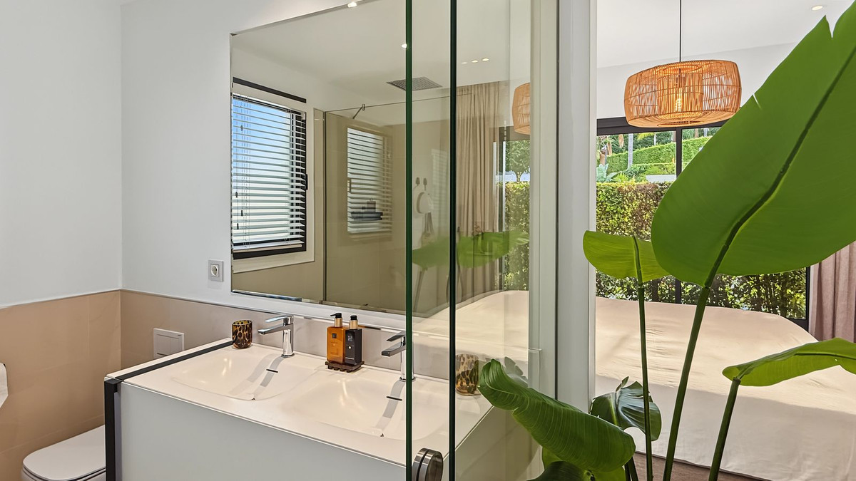 3 Bedroom Apartment in Estepona - Photo 12