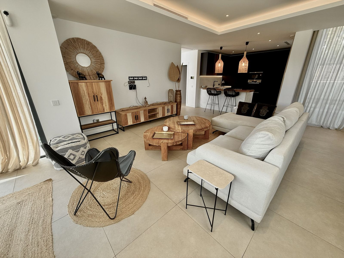 4 Bedroom Villa in Estepona - Photo 23
