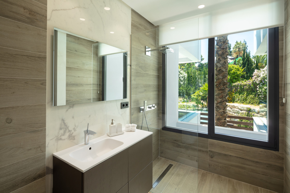 5 Bedroom Villa in Marbella - Photo 13