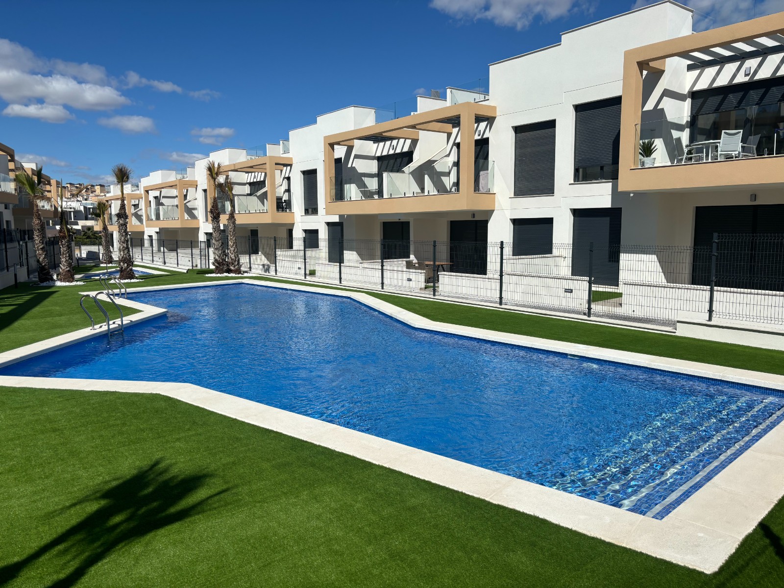 Apartamento com 2 quartos com piscina em Alicante, Espanha – Foto 1