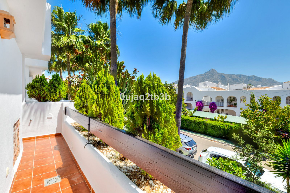 2 Bedroom Apartment in Marbella - Photo 2
