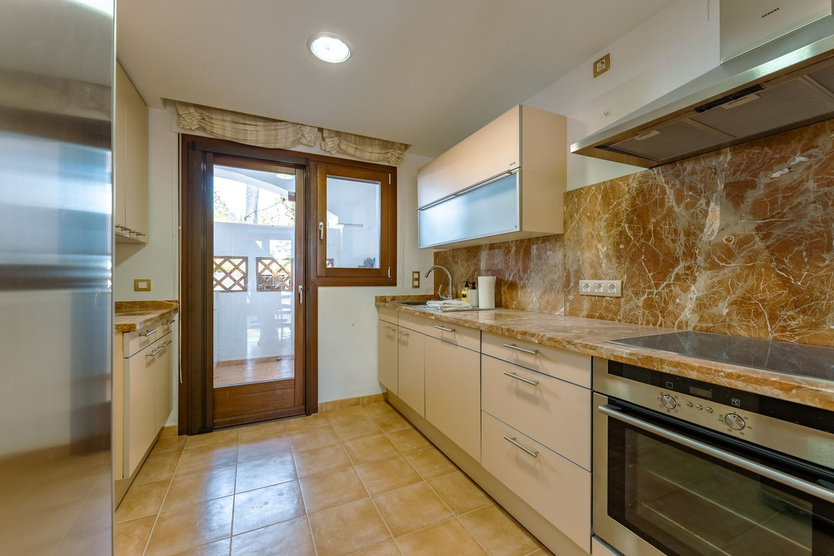 3 Bedroom Townhouse in Estepona - Photo 12