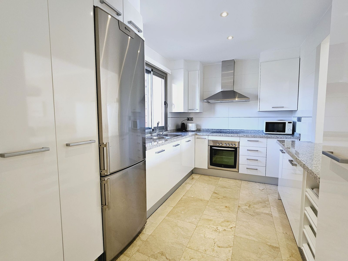 2 Bedroom Penthouse in Estepona - Photo 12