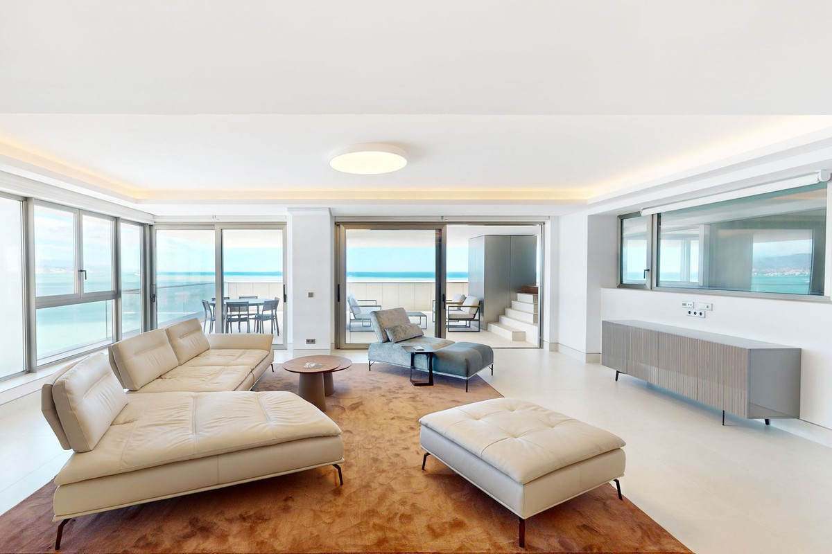 4 Bedroom Apartment in Málaga - Photo 20