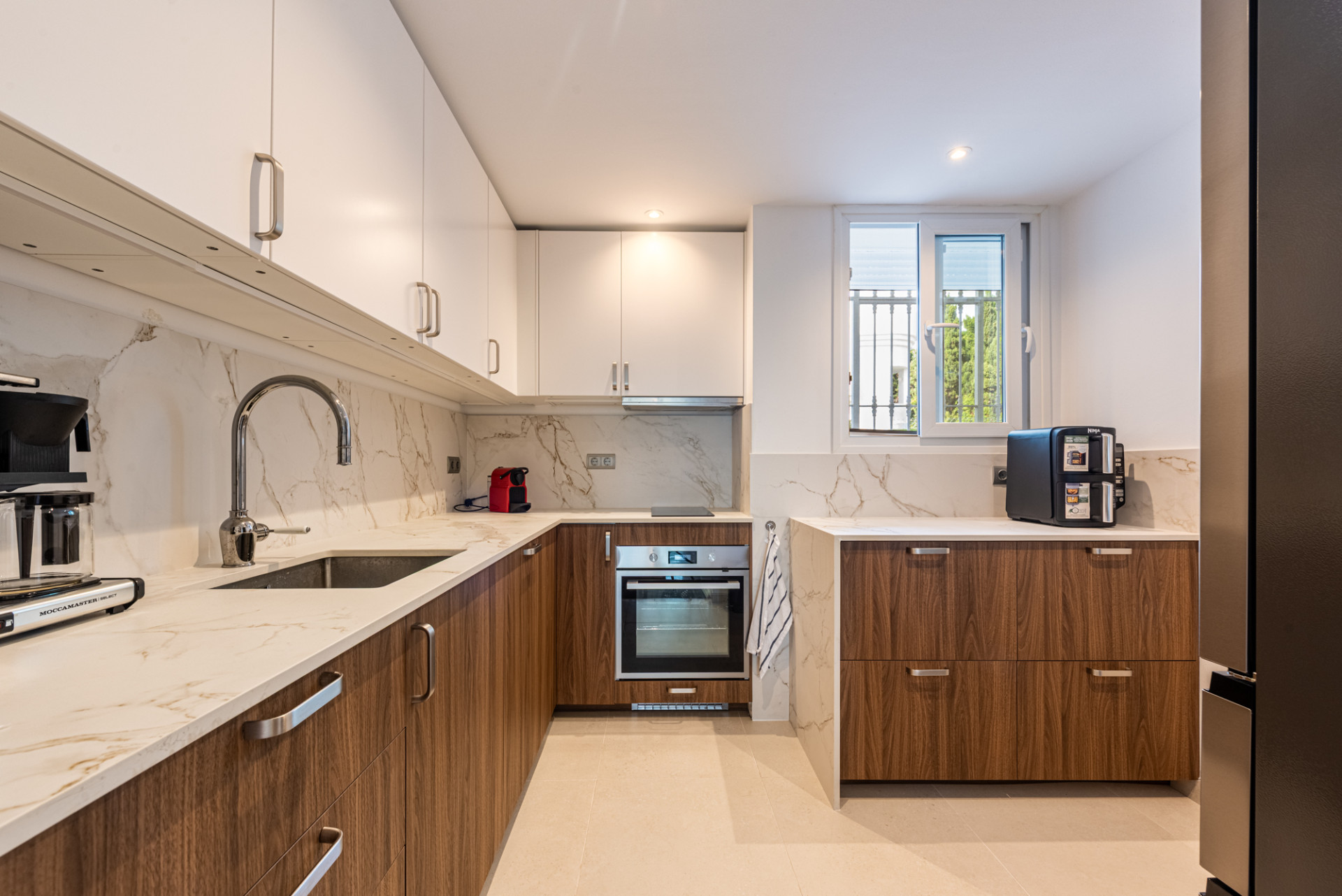 2 Bedroom Apartment in Estepona - Photo 12