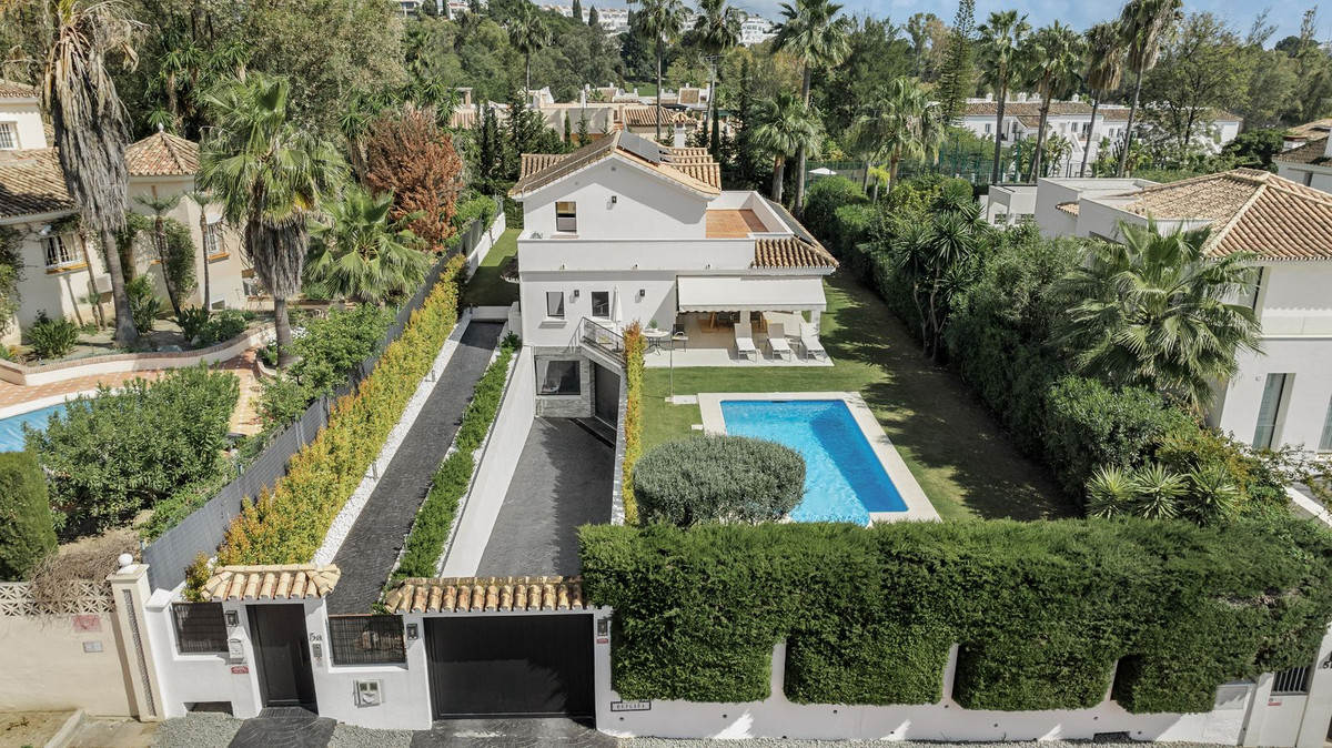 4 Bedroom Villa in Marbella - Photo 23