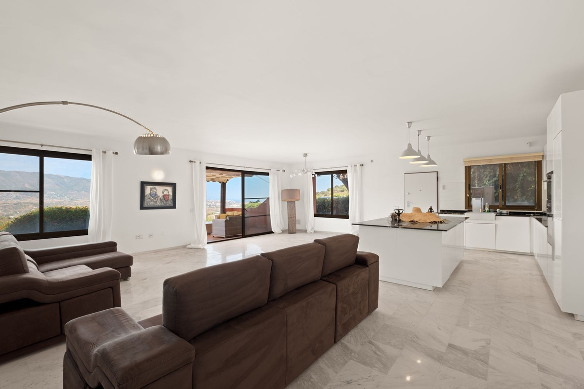2 Bedroom Apartment in Marbella