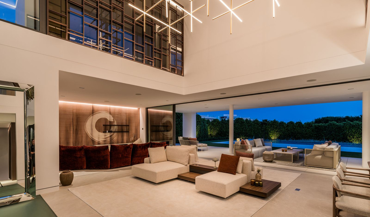 5 Bedroom Villa in Marbella - Photo 11