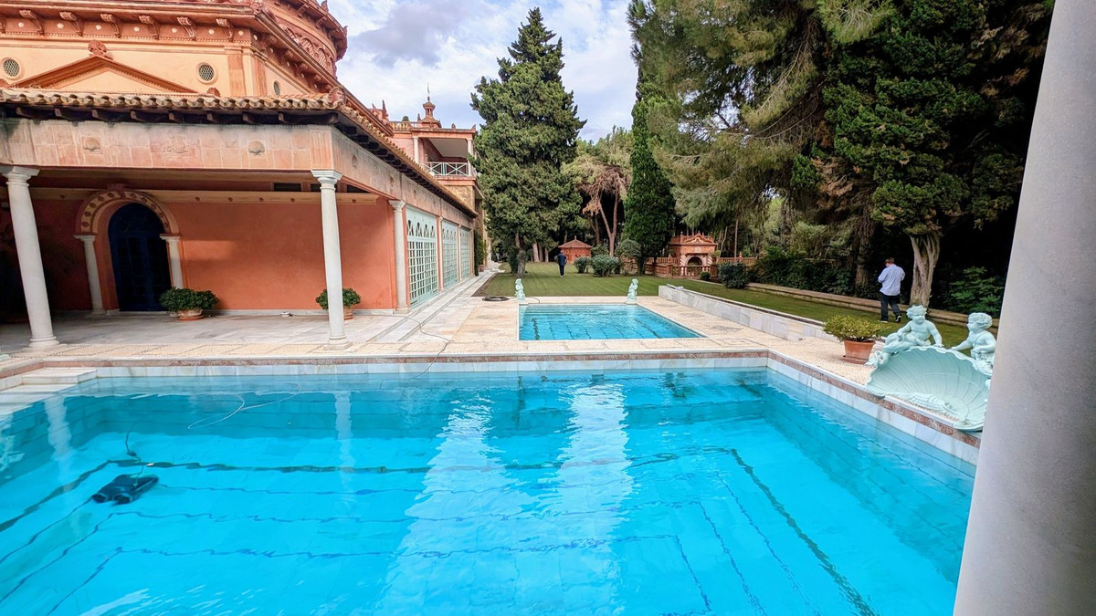 16 Bedroom Villa in Sotogrande - Photo 66