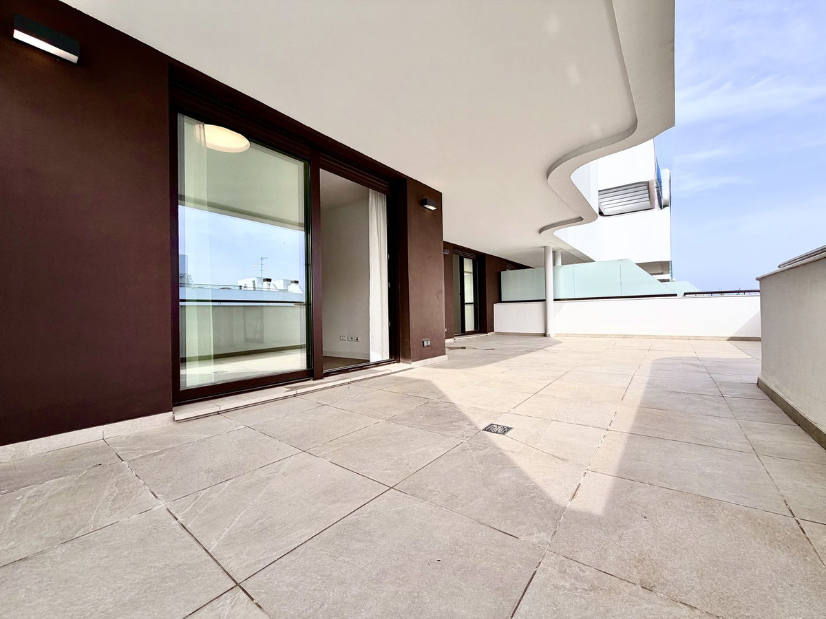 2 Bedroom Apartment in Estepona - Photo 18