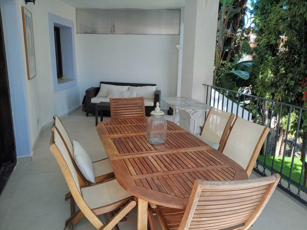 3 Bedroom Townhouse in Estepona - Photo 4