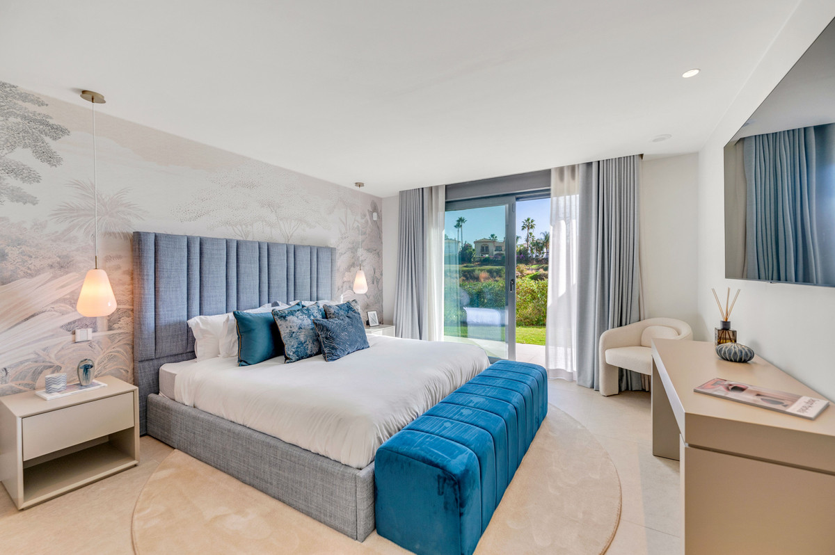 6 Bedroom Villa in Estepona - Photo 32