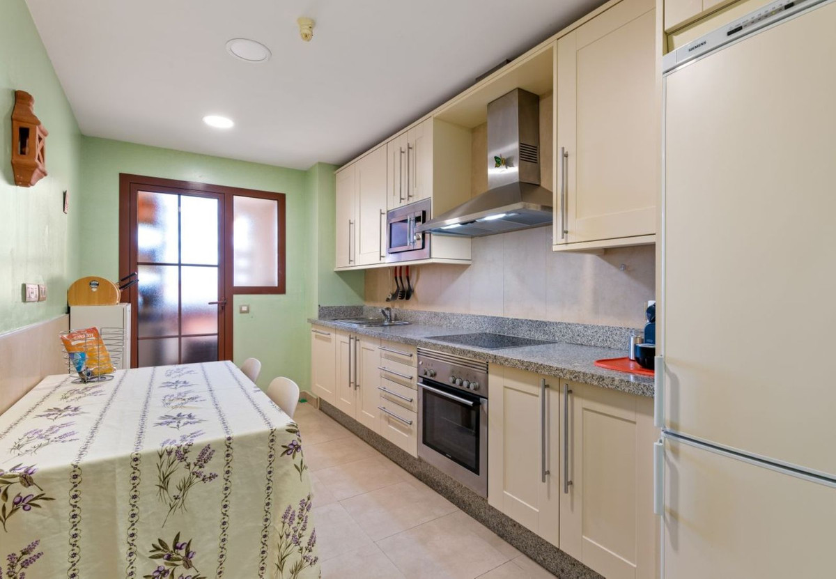 2 Bedroom Apartment in Estepona - Foto 6