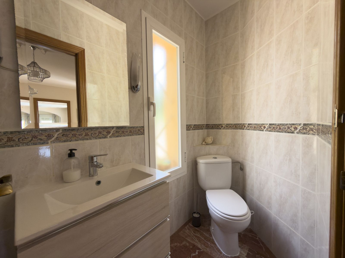 5 Bedroom Villa in Coín - Photo 24