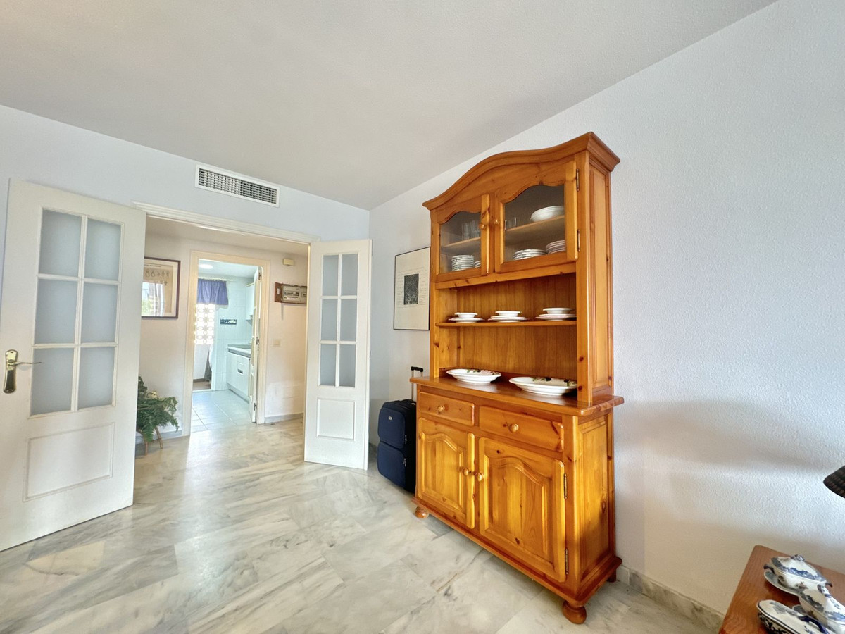 3 Bedroom Apartment in Estepona - Photo 12