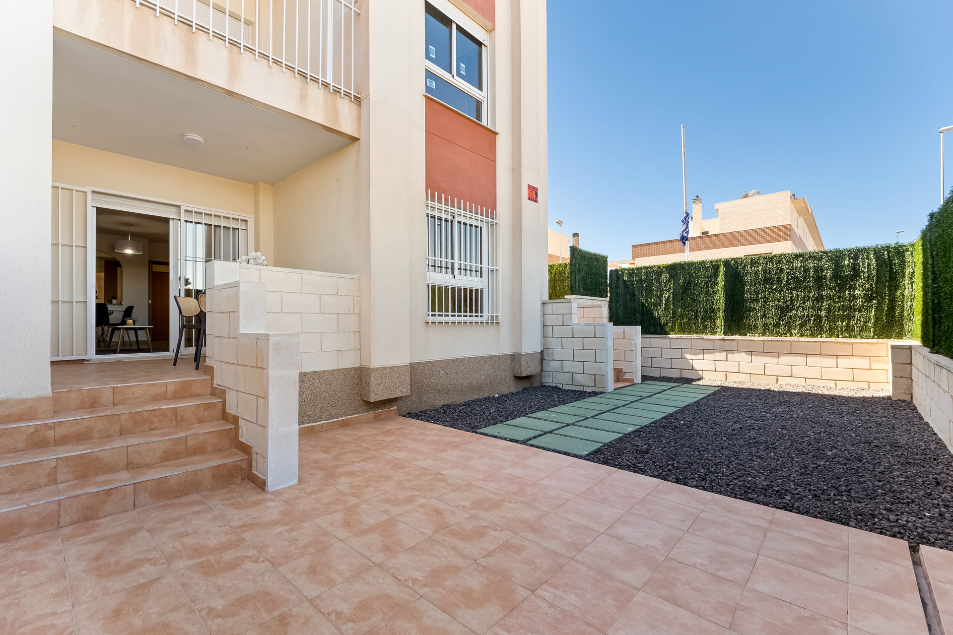 2-bedroom apartment with pool in Alicante, Spain – Photo 21