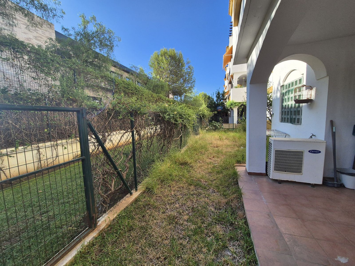 3 Bedroom Apartment in Marbella - Photo 3