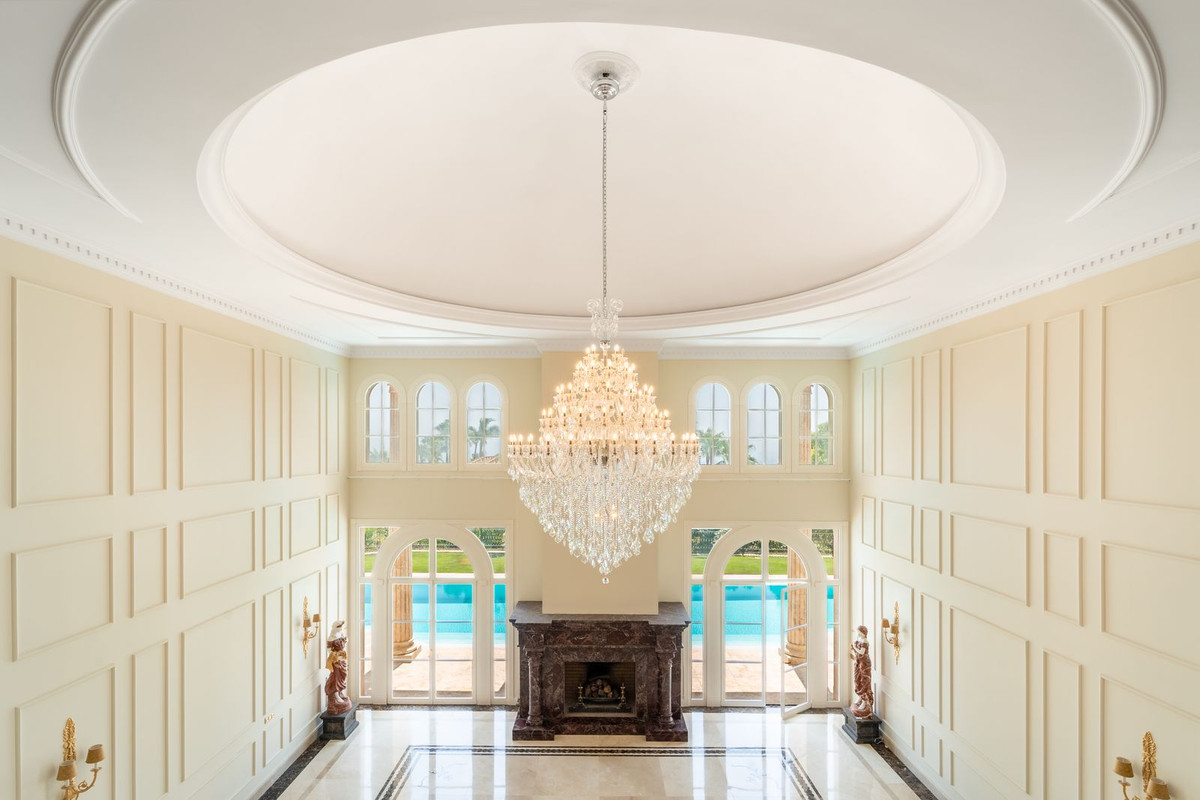 10 Bedroom Villa in Marbella - Photo 9
