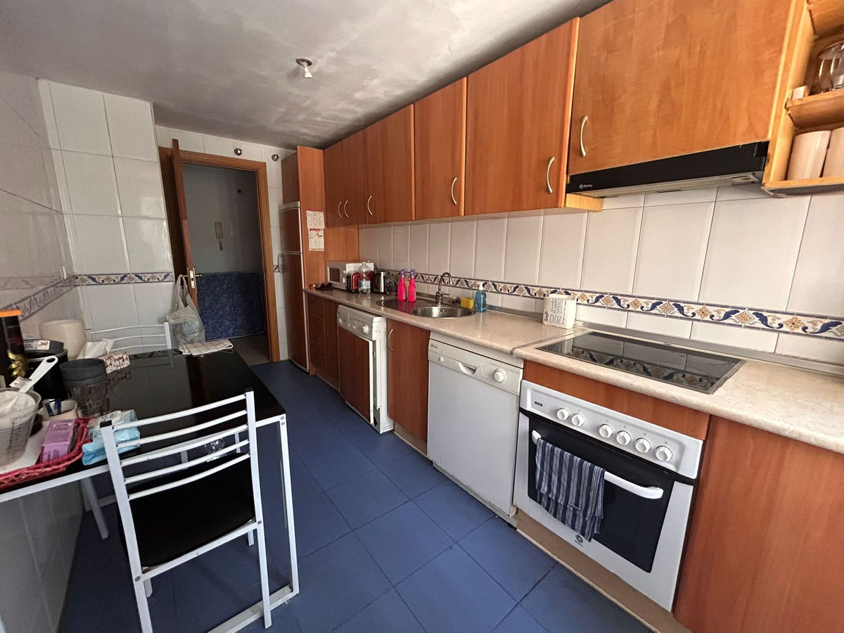 2 Bedroom Penthouse in Estepona - Photo 10
