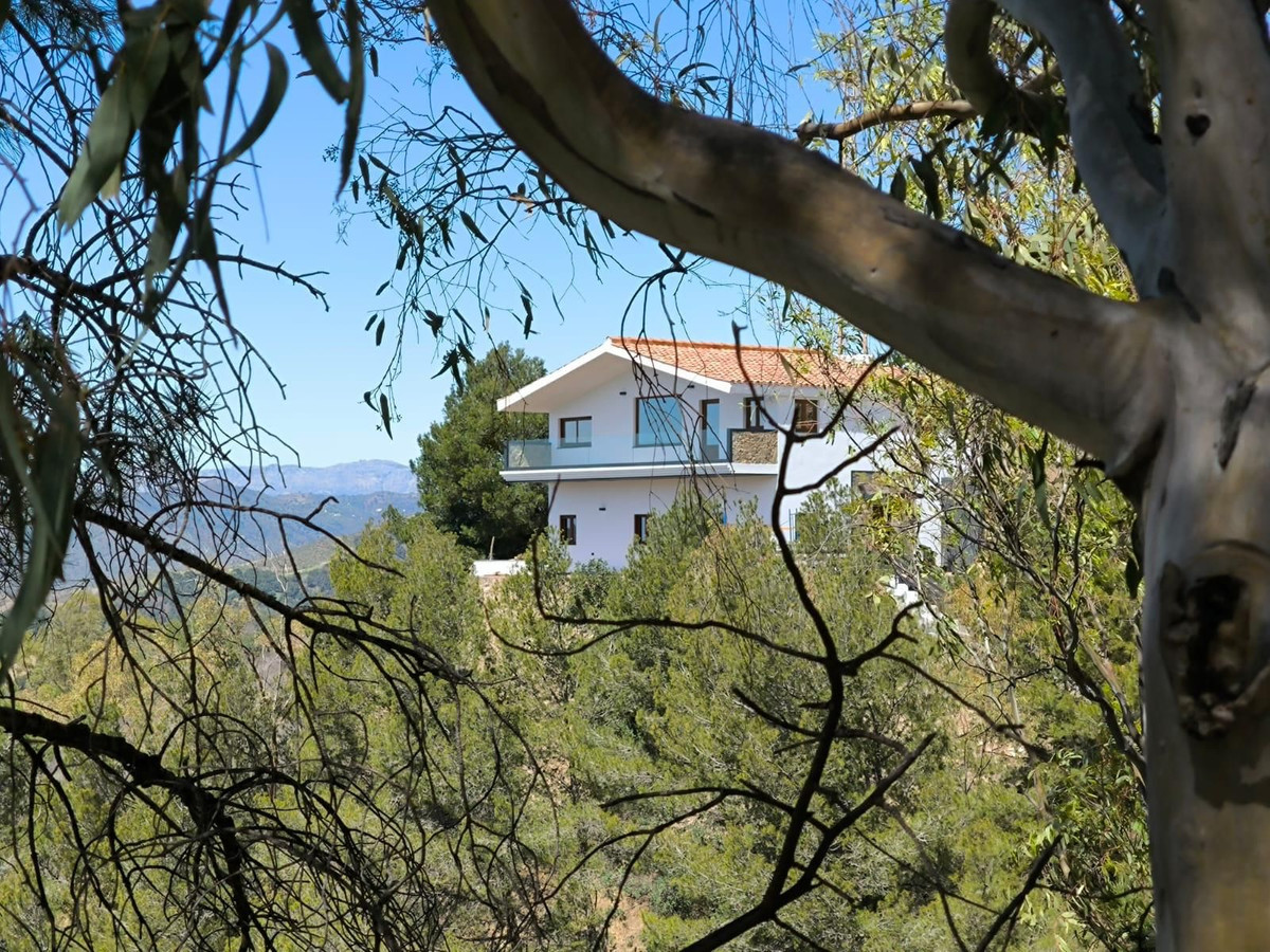 4 Bedroom Villa in Málaga - Photo 2