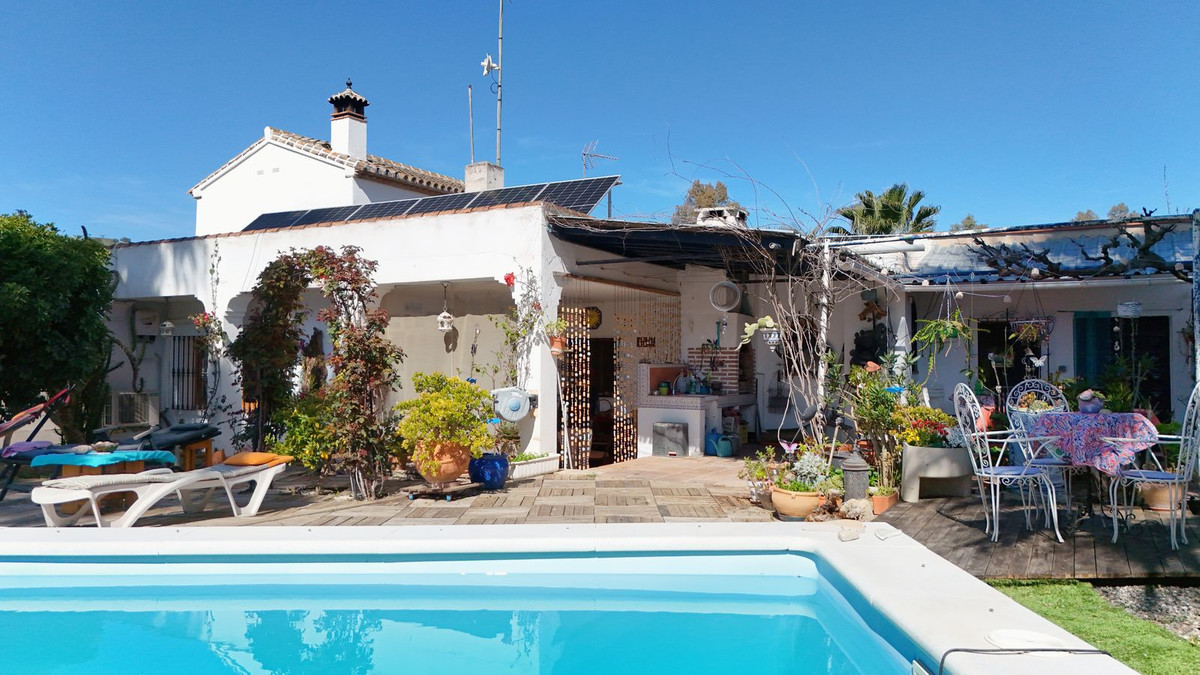 5 Bedroom Villa in Coín