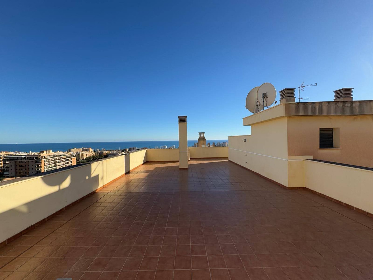 4 Bedroom Penthouse in Torremolinos - Photo 10