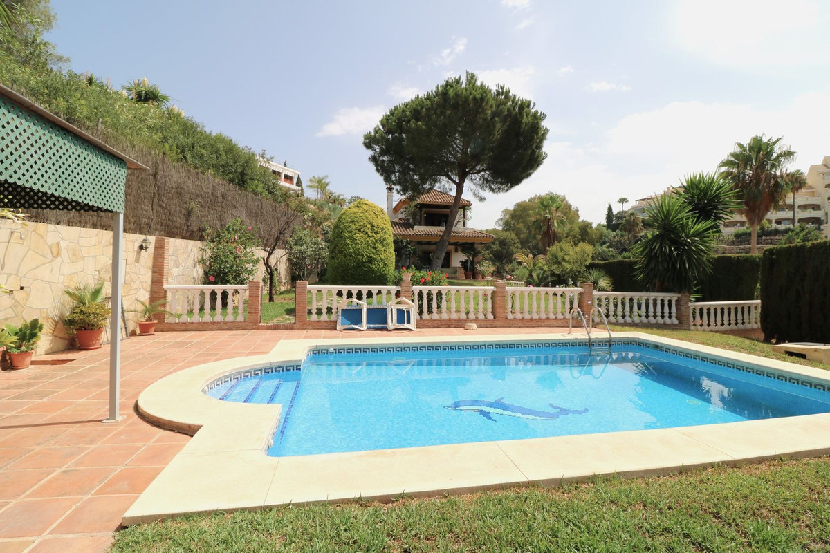 4 Bedroom Villa in Marbella - Photo 32