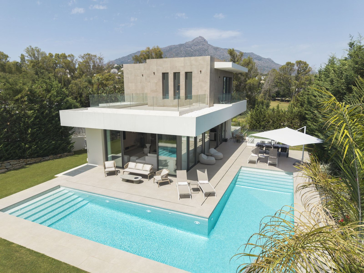 4 Bedroom Villa in Marbella - Photo 5