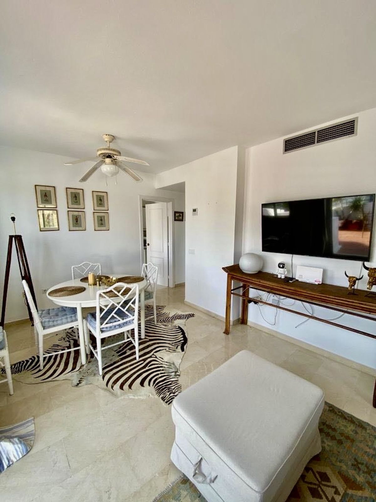 1 Bedroom Penthouse in Estepona - Photo 3