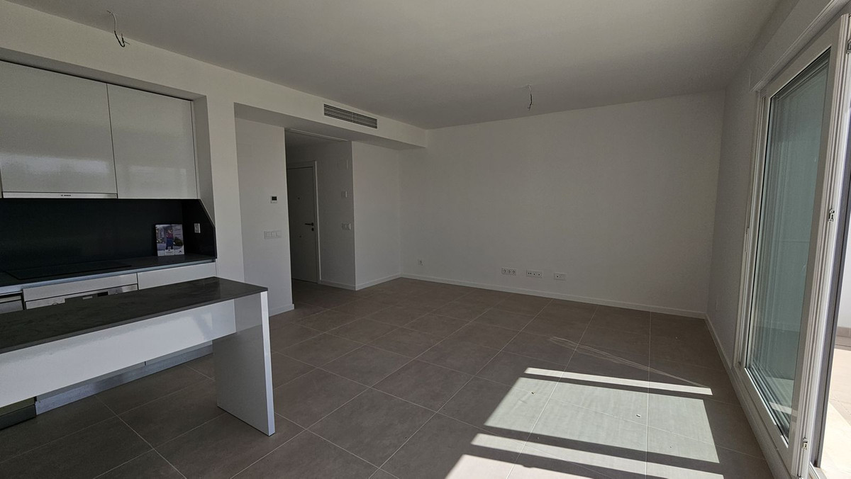 2 Bedroom Apartment in Estepona - Photo 18