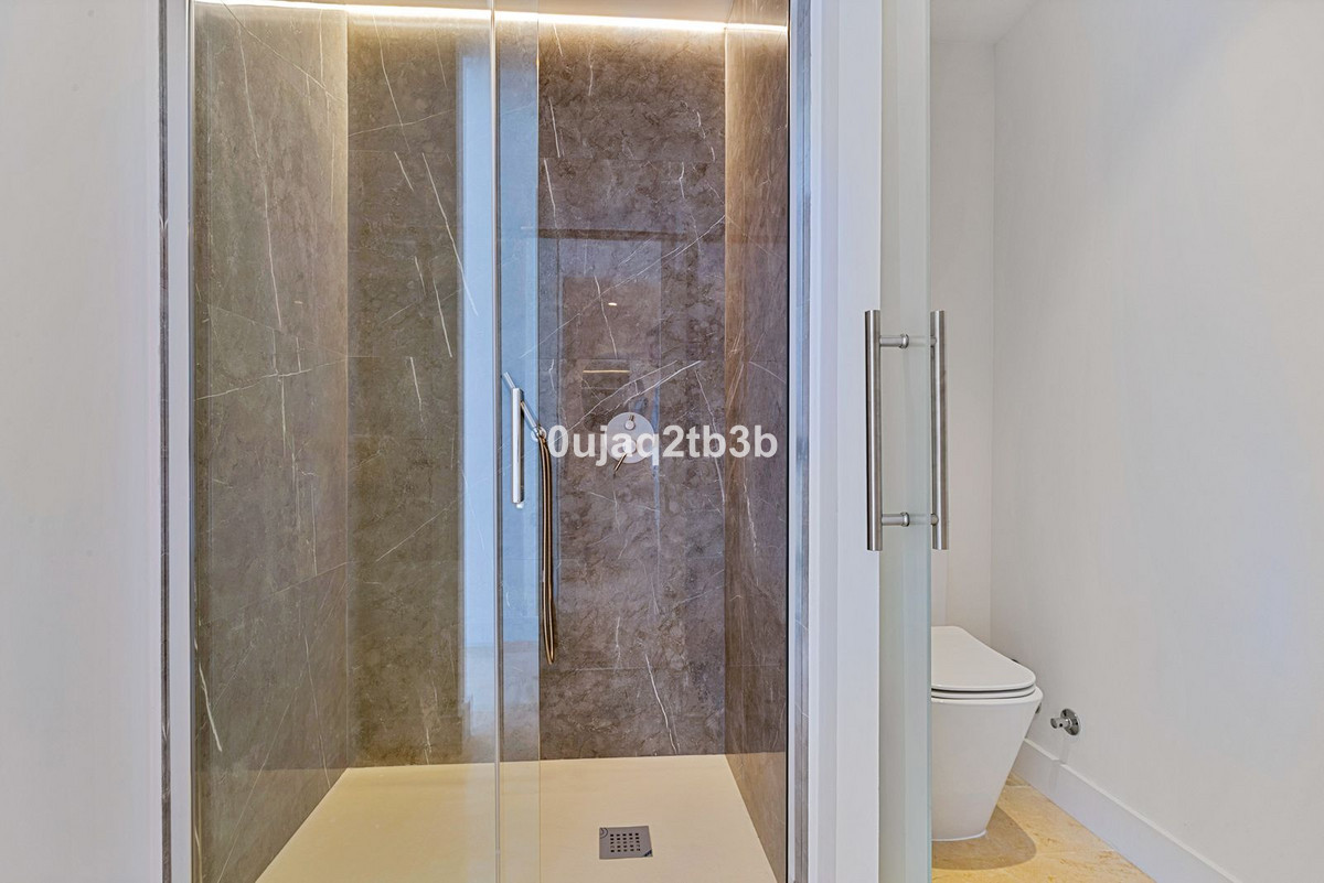 3 Bedroom Apartment in Marbella - Photo 11