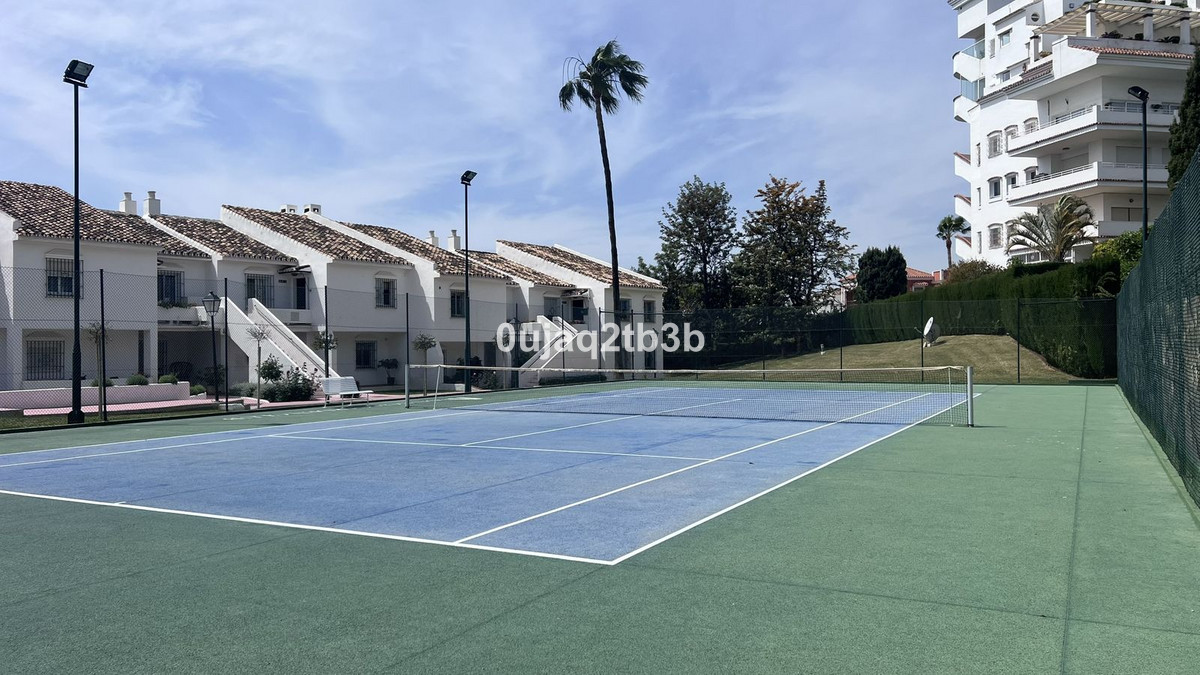 2 Bedroom Apartment in Marbella - Photo 22