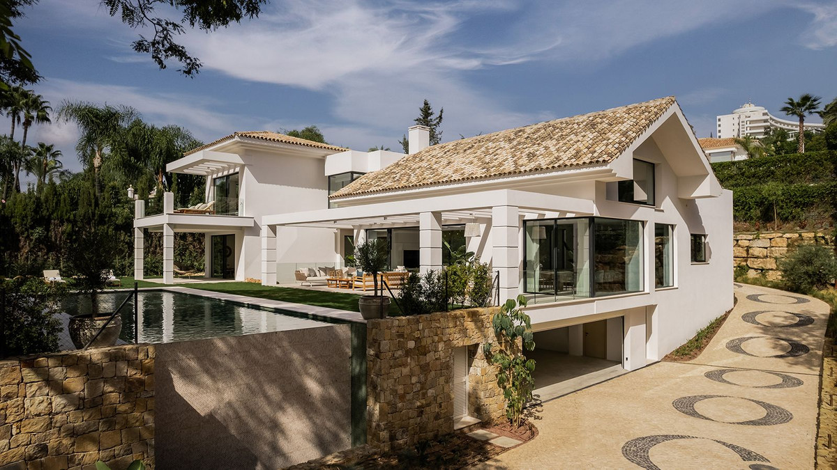 5 Bedroom Villa in Estepona - Photo 32