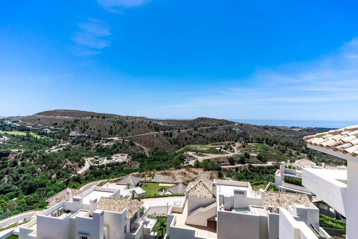 4 Bedroom Penthouse in Benahavís - Photo 24