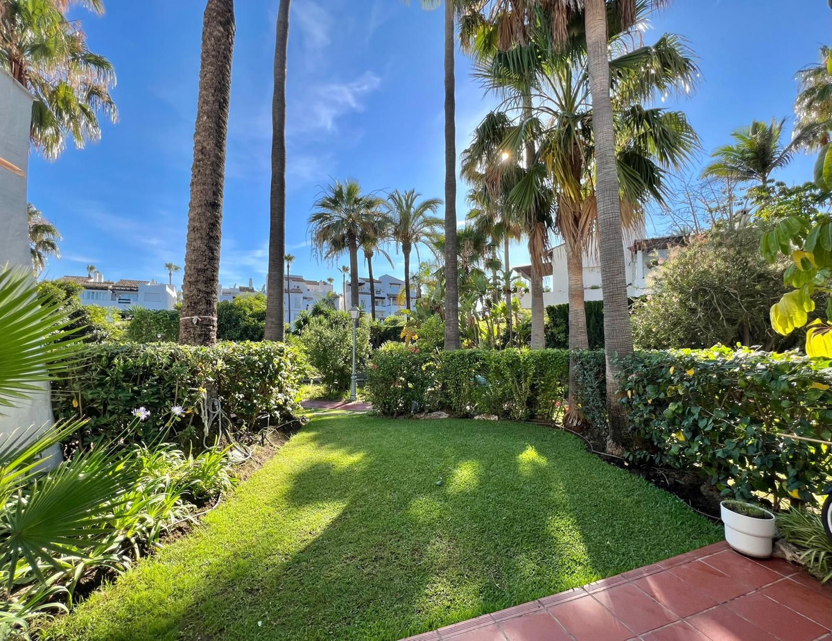 3 Bedroom Townhouse in Estepona - Photo 11
