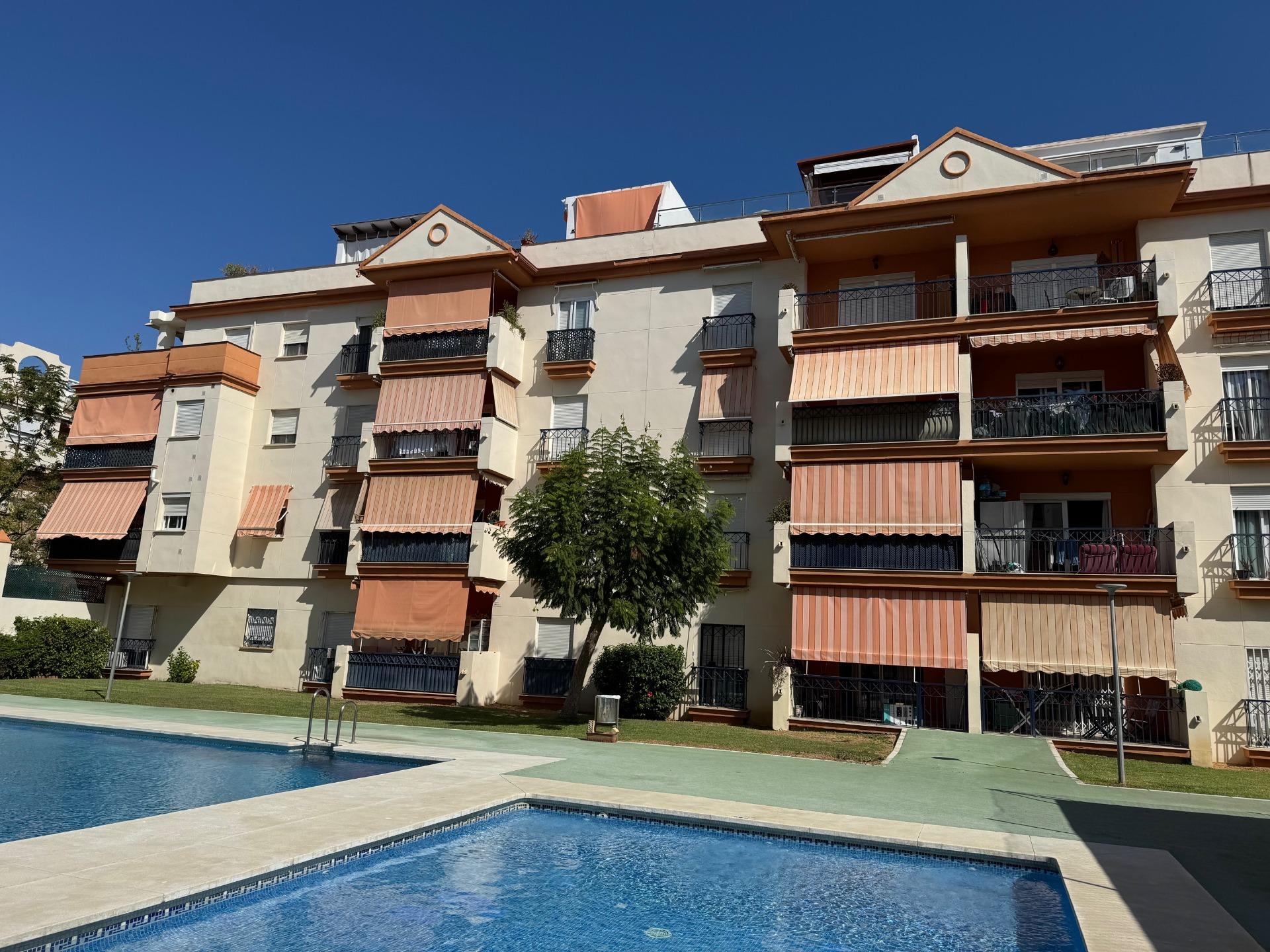 4 Bedroom Penthouse in Estepona - Photo 2