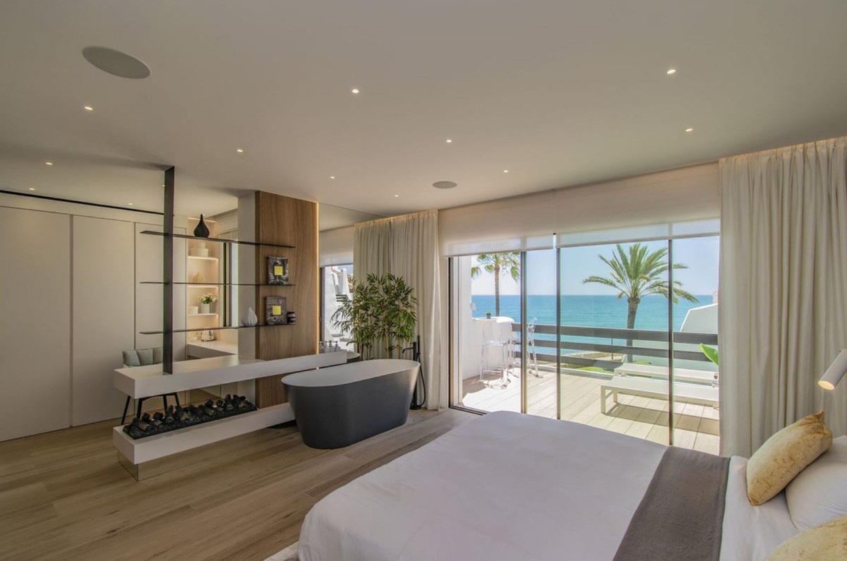 4 Bedroom Townhouse in Marbella - Photo 16