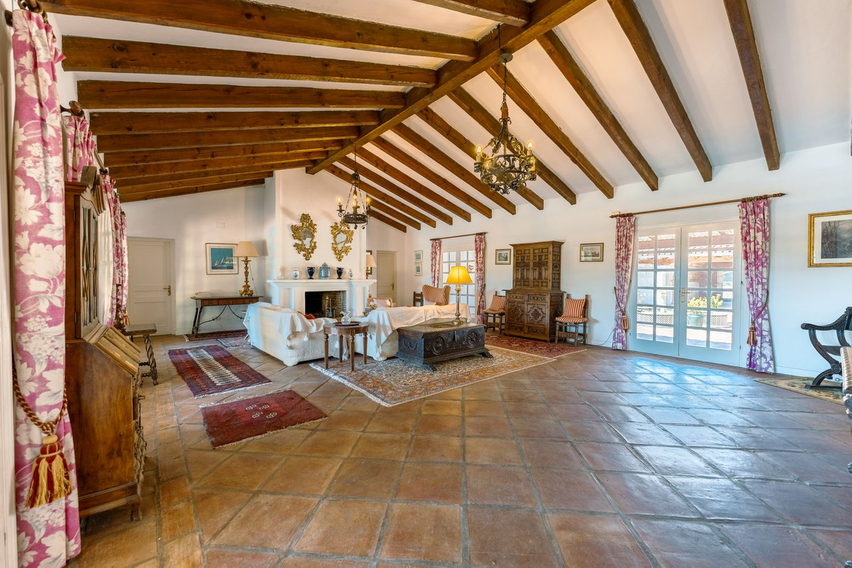 8 Bedroom Country house in Estepona - Фото 11
