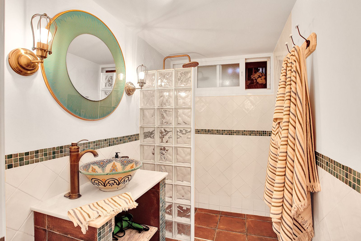 6 Bedroom Villa in Marbella - Photo 15