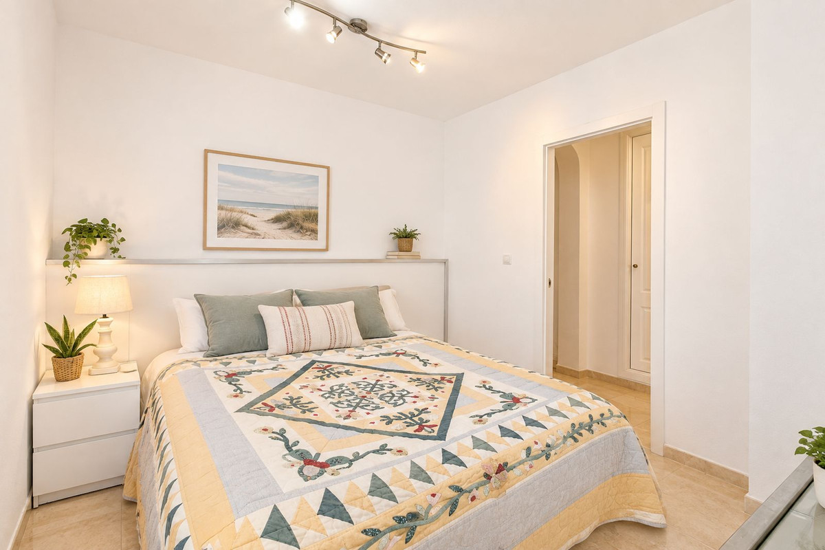 3 Bedroom Apartment in Marbella - Photo 17