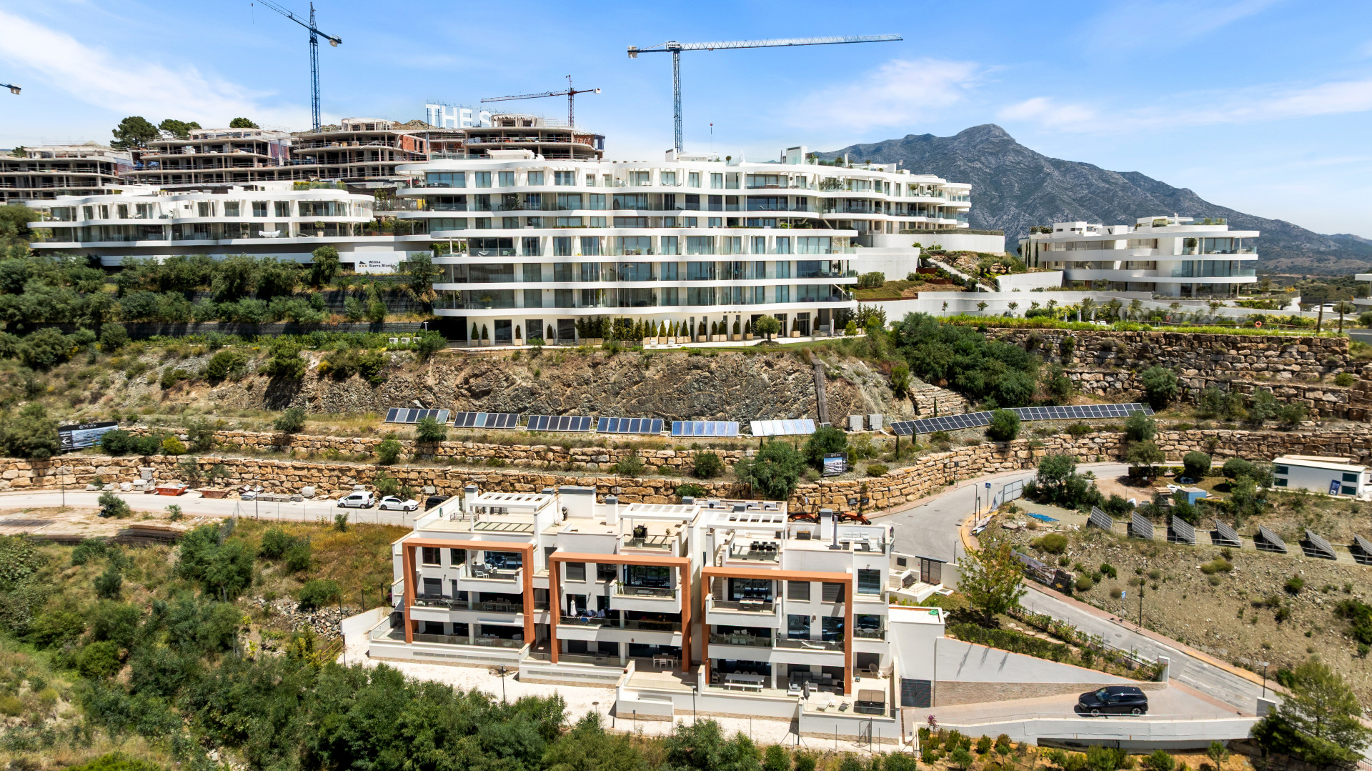 3 Bedroom Penthouse in Benahavís - Photo 16