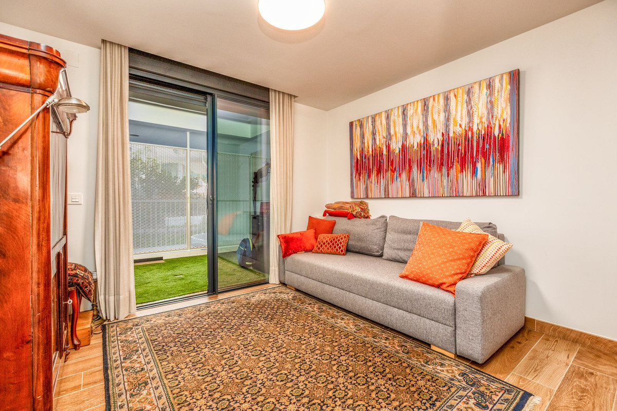 3 Bedroom Apartment in Fuengirola - Photo 29