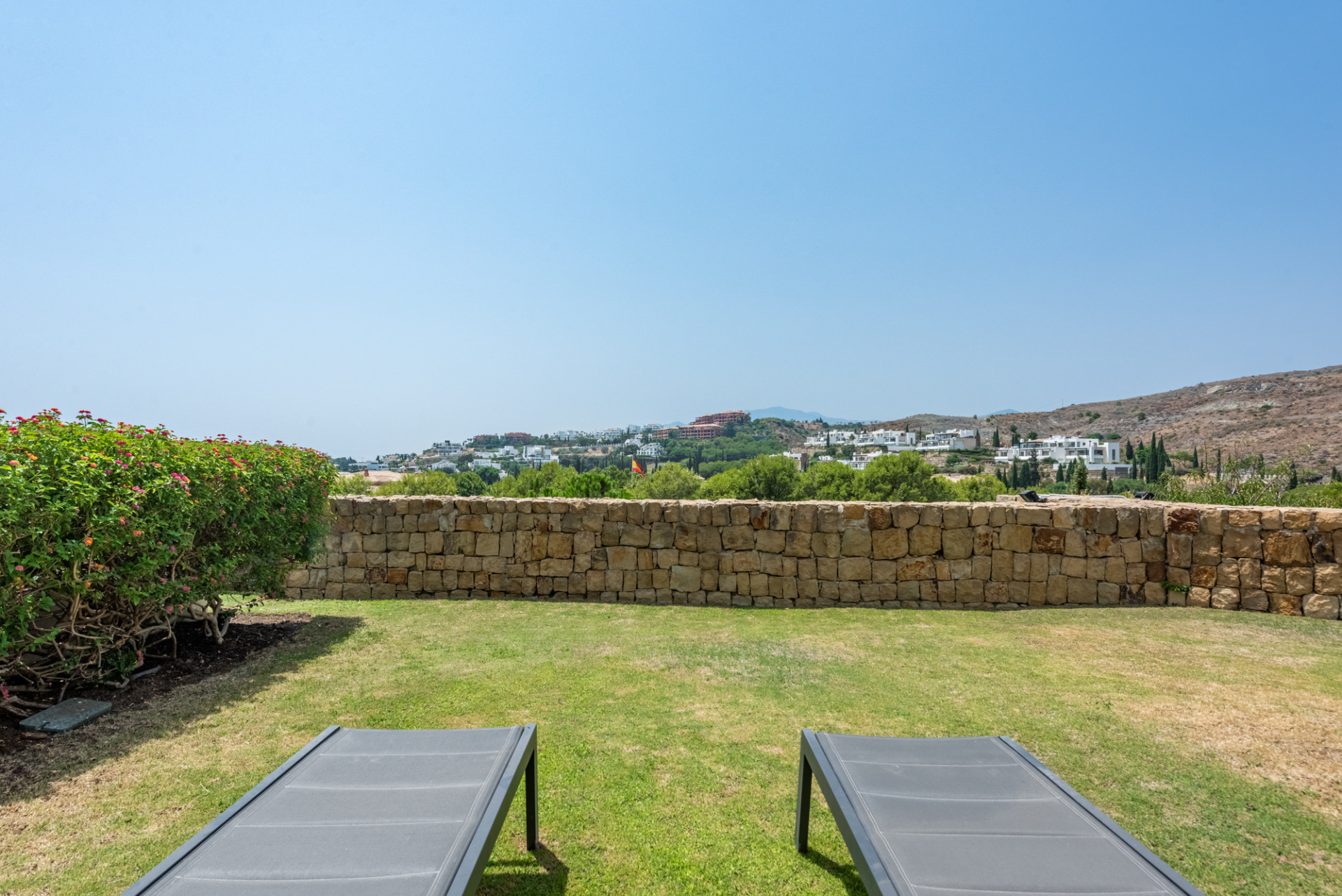 2 Bedroom Apartment in Benahavís - Photo 32