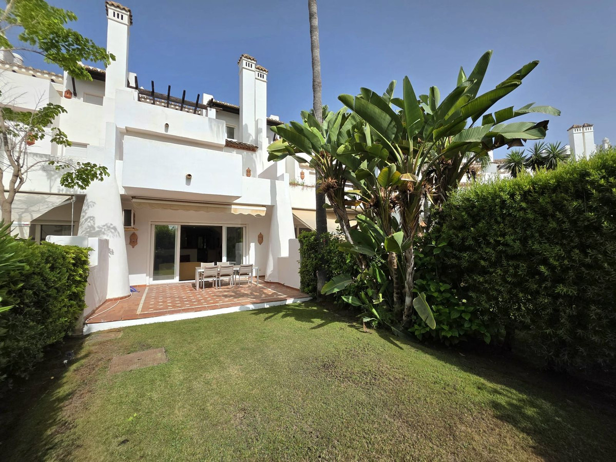 3 Bedroom Townhouse in Estepona - Photo 4