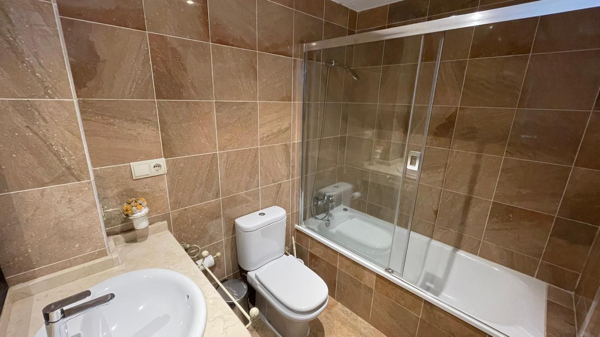 2 Bedroom Apartment in Marbella - Photo 29