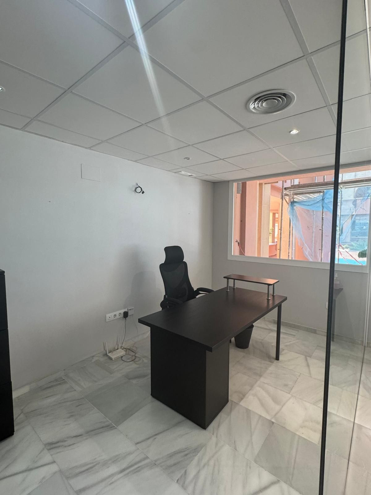 Commercial premises with pool in Malaga, Spain – Photo 6