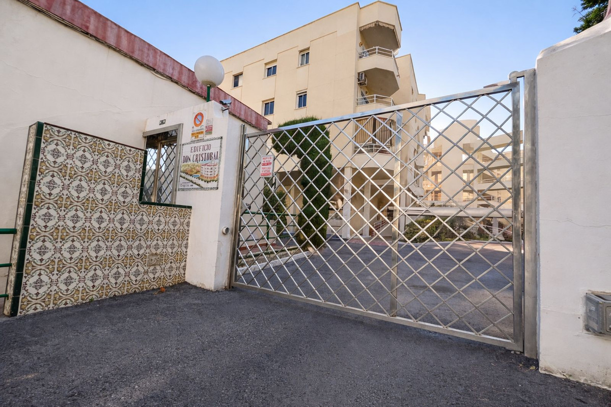 3 Bedroom Apartment in Torremolinos - Photo 7