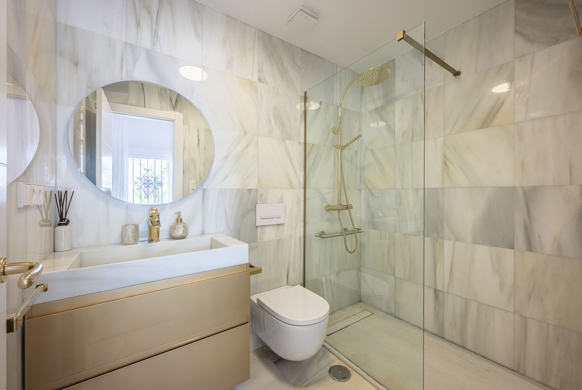 2 Bedroom Apartment in Marbella - Photo 16